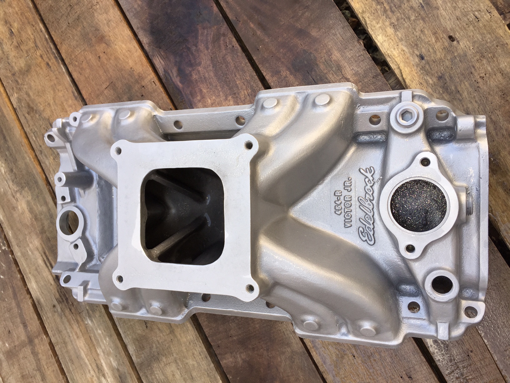 V8 manifold